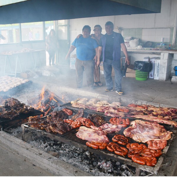 Dos terneras y mucho chacinado hubo en el almuerzo.
