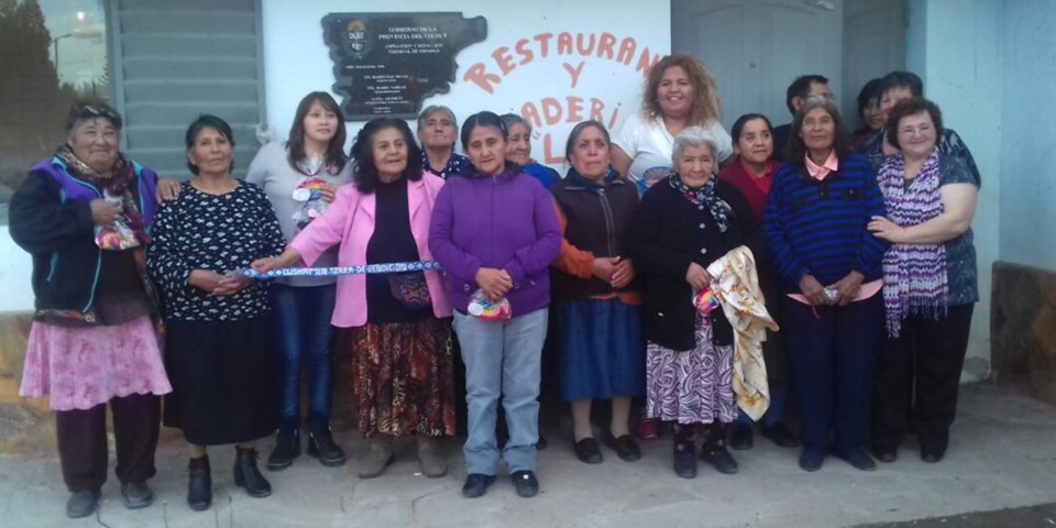 Instancias de la reunión de la ministro de la Familia en Cushamen con las comunidades originarias.