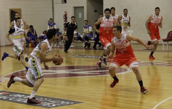 El quinteto inicial la "rompió" en un juego que siempre estuvo controlado para Huracán.