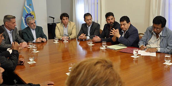 Mesa de trabajo. Ayer se pudo rubricar el acuerdo con los trabajadores para intentar salvar a la empresa.