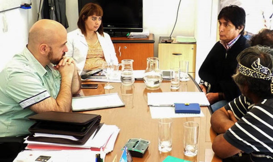 Cutro se reunió con loncos tehuelches y mapuches en Rawson.