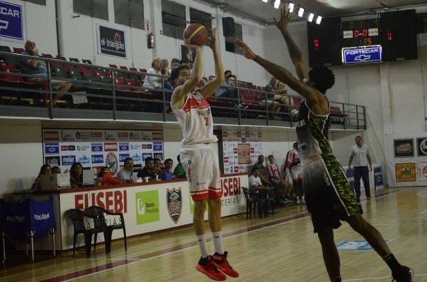 l equipo de Sucatzky volvió a ganar en su cancha. La figura fue Fahnbulleh con 22 puntos y 12 rebotes. (Foto: Prensa Cicista).