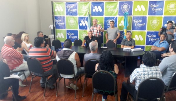 Cumbre. Funcionarios y empresarios tratan de ponerse de acuerdo. 