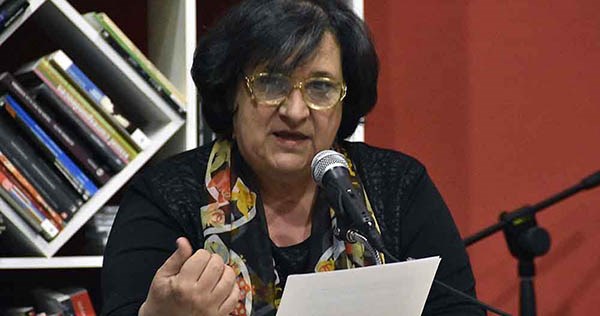 Julia Chaktoura, de extensa y prestigiosa trayectoria en el mundo de las letras, presentó un nuevo libro.