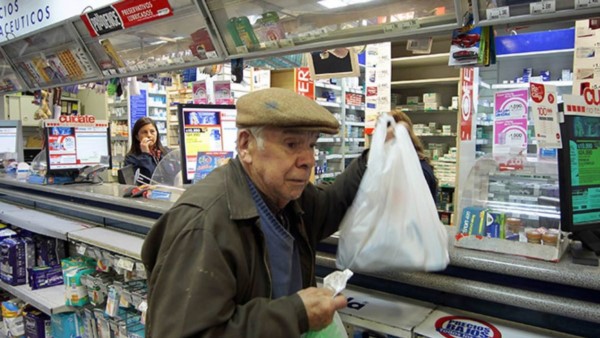 Las farmacias dejan de vender medicamentos a afiliados al PAMI por tiempo indeterminado.