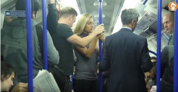 Cada horas una mujer sufre algún tipo de abuso en el transporte público metropolitano. (Archivo).