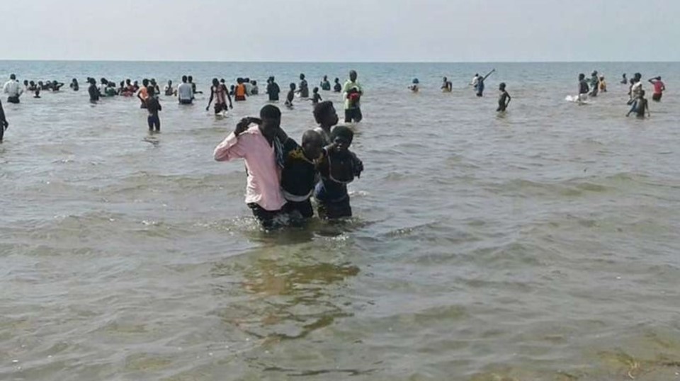 Se hundió un barco que transportaba a un equipo de fútbol en Uganda.