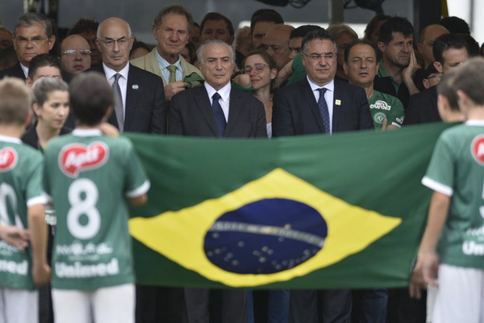 Temer fue a recibir al aeropuerto los cuerpos que llegaron desde Colombia.