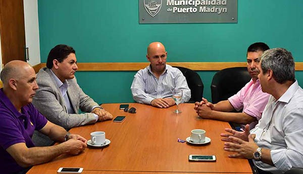 El intendente reunido con las autoridades de la División en Madryn.