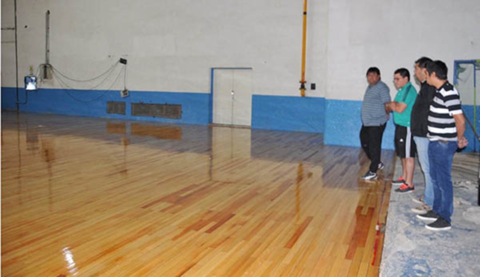 José Giménez recorrió los trabajos en el Gimnasio 1.