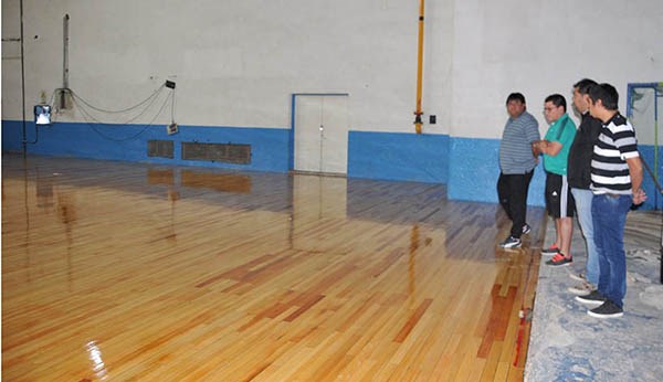 José Giménez recorrió los trabajos en el Gimnasio 1.