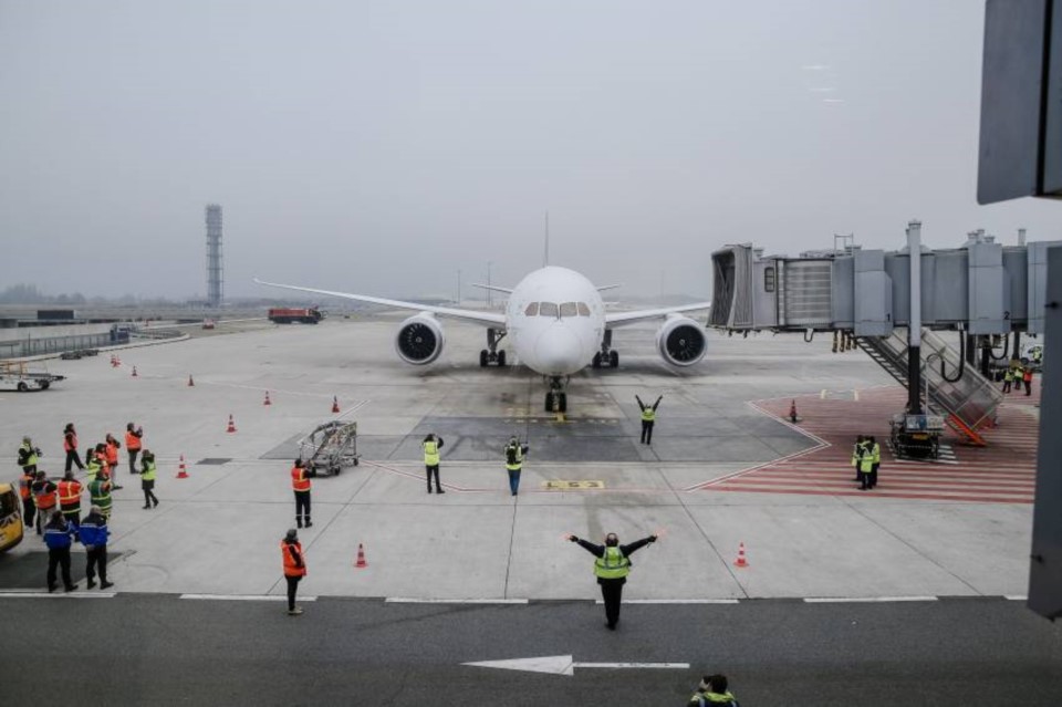 Un piloto sufrió un infarto antes de despegar con 128 pasajeros en Escocia.