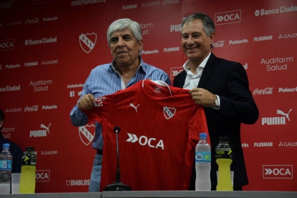 Ariel Holan llega para dirigir un grande.