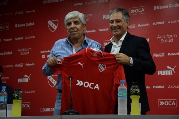  Ariel Holan llega para dirigir un grande.