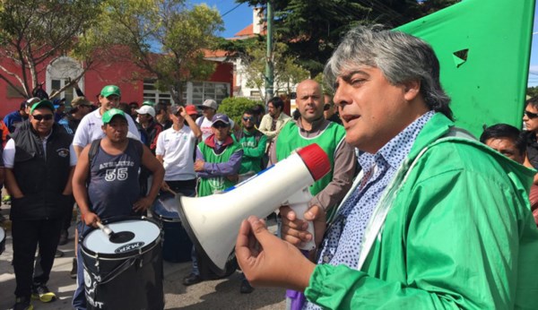 Megáfono. Quiroga, referente central de ATE, dirigió la protesta. 