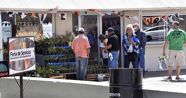 La feria tiene gran cantidad con productos gastronómicos típicos de la ciudad portuaria.