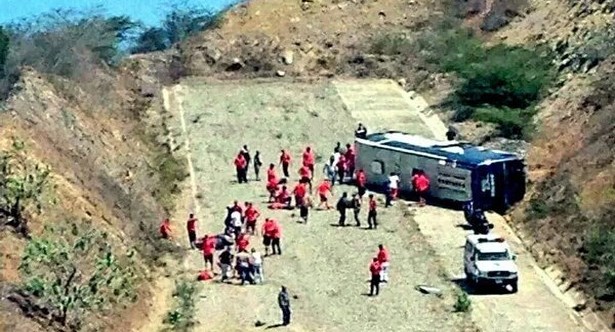 Esta imagen difundida por Twitter muestra el lugar exacto del vuelco.