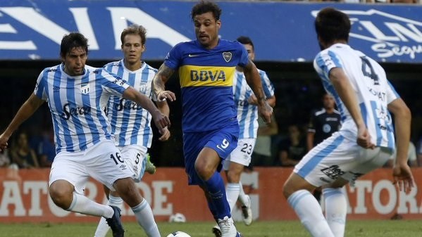 El Vasco dirigió la práctica de Boca. Osvaldo se fracturó un dedo del pie.