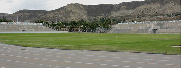 Así luce hoy el Estadio Municipal de Comodoro Rivadavia. Se espera iniciar un plan de obras para que esté en condiciones de recibir un Test match.