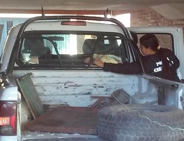 La camioneta del IPA analizada por los peritos de Criminalística.