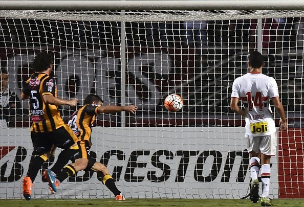 Matías Alonso convirtió el gol de la gran sorpresa en partido del grupo de River.