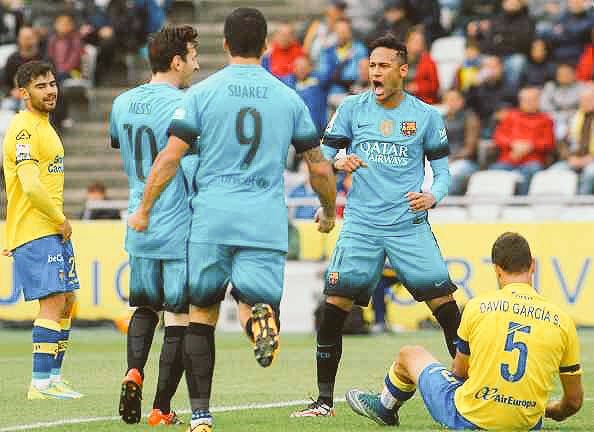 El brasileño estampó el segundo, llegó a 18 goles en la Liga, 23 en total.