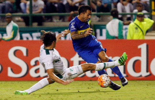 Un partido muy friccionado donde Tevez hasta se pudo ir expulsado.