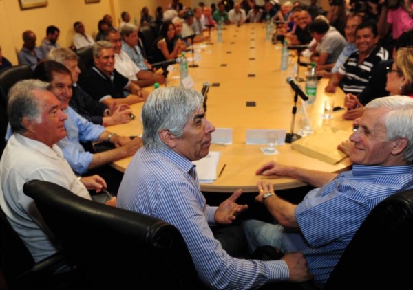 Barrionuevo, Moyano y Caló, en la cabecera.
