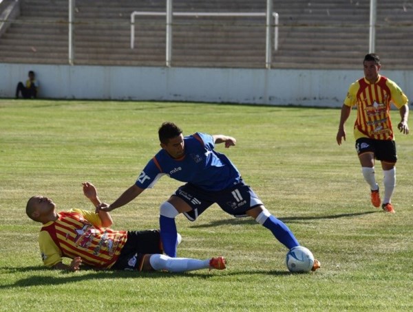 El equipo comodorense logró su primera victoria de la temporada.
