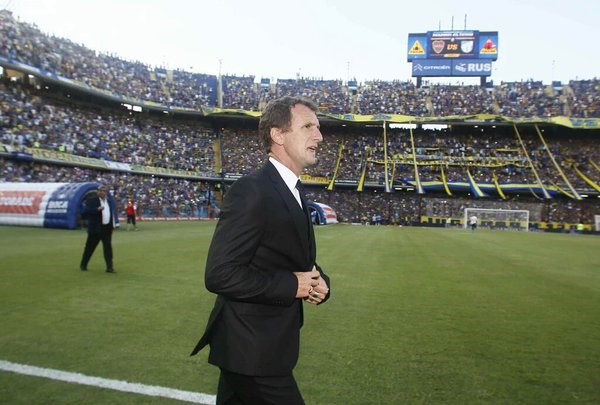 Arruabarrena tenía contrato hasta junio del año que viene. El Vasco no quiere cobrar un peso de Boca.