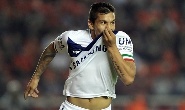 Si en 5 años Cruzeiro no vende a Lucas Romero, Vélez recibirá una indemnización de 2 millones de euros.
