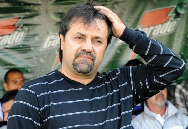Caruso Lombardi asume en Sarmiento con la renuncia ya firmada.