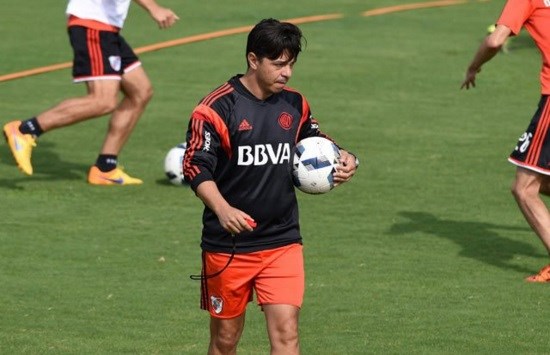 Gallardo le abrió la puerta a Simeone y el punta analiza quedarse.
