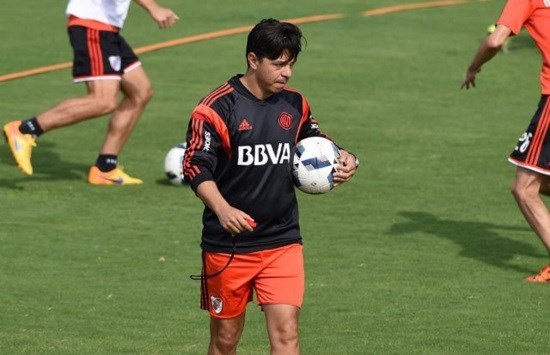 Gallardo le abrió la puerta a Simeone y el punta analiza quedarse.