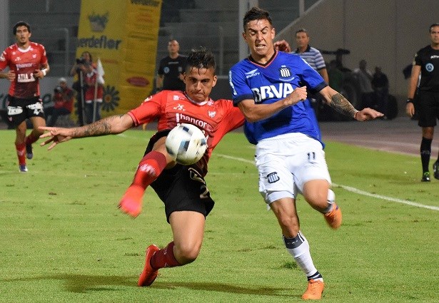 Instituto se mostró superior a Talleres, que llegó al empate con un polémico arbitraje de Ramiro López.