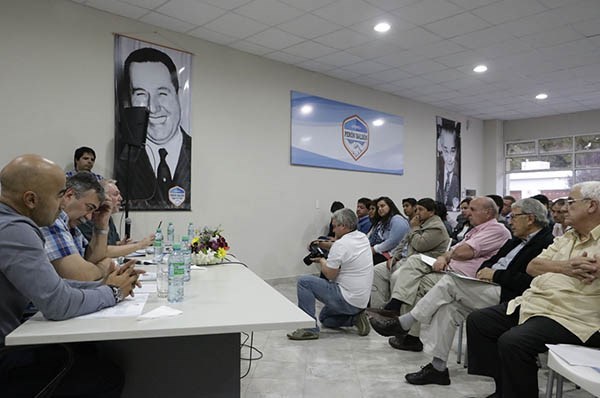 En primera fila se los vio juntos a César “Kuky” Mac Karthy y al administrador de Puertos, Osvaldo Sala.