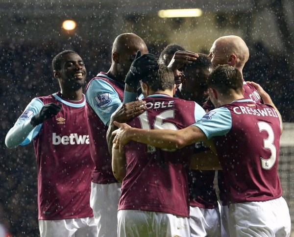 El West Ham dio el golpe, derrotó a Tottenham, en el Boleyn Ground.