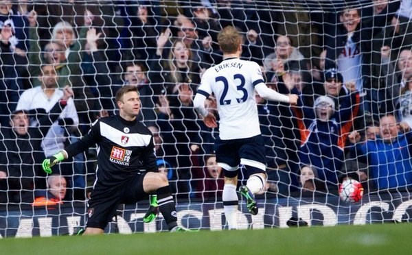 El Tottenham gana fácil e insiste en la caza del Leicester.