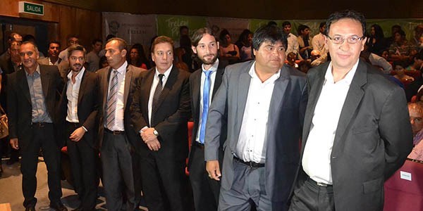 En fila. Maderna, en la foto junto a todo su equipo de gabinete, aún no anunció cuáles serán los cambios.