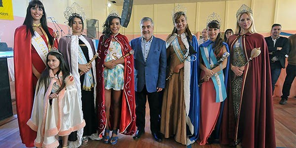 Un festejo con anuncios. Das Neves participó de la apertura de la fiesta del salmón y anticipó obras
