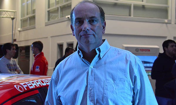 Presencia. Kronberg visitó la concesionaria Autos del Sur de Trelew.