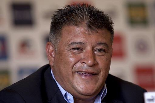LDU acepta la renuncia de Claudio Borghi tras ser goleados por Barcelona.