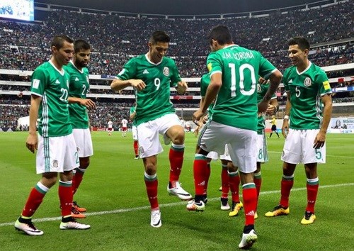 El técnico Osorio continúa invicto con México: derrotó 2-0 a Canadá y es líder del Grupo A de las Eliminatorias.