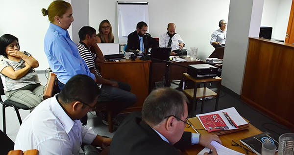 Dudas. La defensa de los imputados aprovechó la declaración e hizo numerosas preguntas al joven.