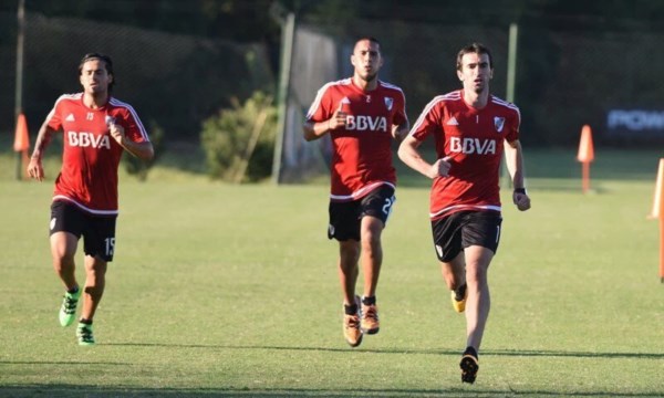 Maidana volvió a trabajar con pelota luego del desgarro y Barovero entrenó diferenciado.