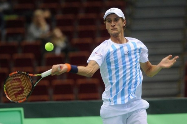Olivo cayó 4-6, 7-6 y 6-4 ante Hurkacz en su debut como singlista en Copa Davi