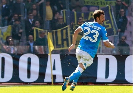 Triunfar y seguir en la pelea, el deseo de Napoli ante Bologna.