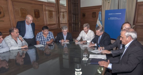 Pusieron la firma. Se logró un nuevo compromiso de Nación con los ministros Frigerio y Aranguren.