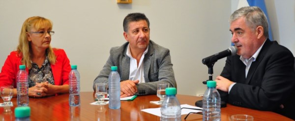 “No podemos condenarlos a que sigan sufriendo problemas climáticos” dijo el gobernador.