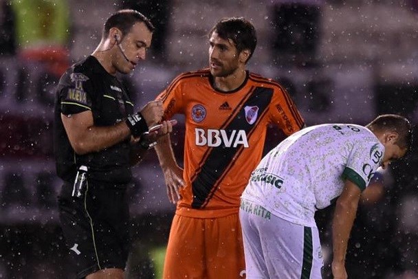 Ponzio recibió dos fechas de suspensión tras la roja que recibió ante Sarmiento.
